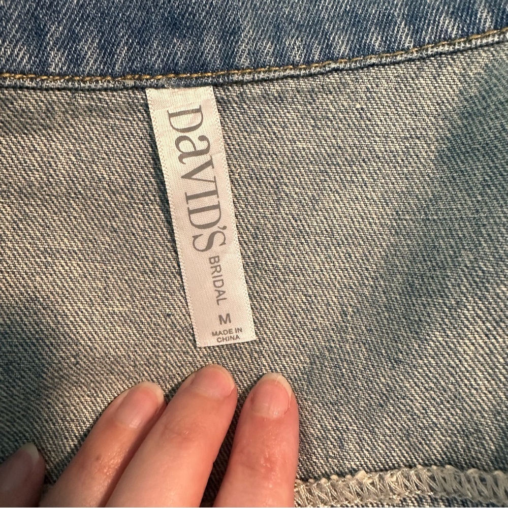 David’s Bridal Embroidered Floral Denim Jacket Medium Bride Bachelorette NWOT - Picture 4 of 5